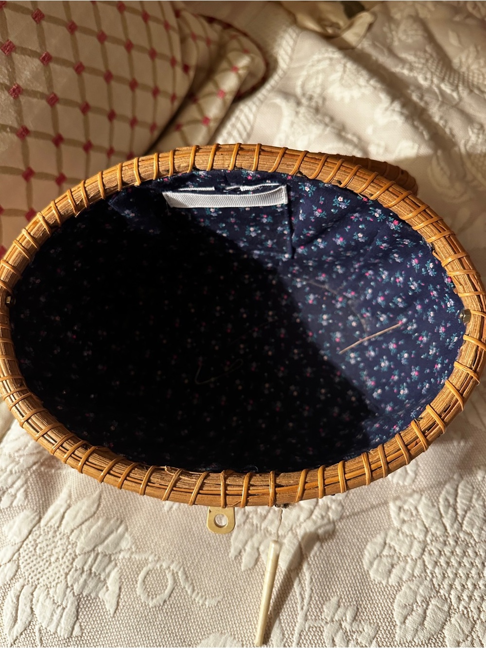 Iconic Nantucket Basket Purse with Traditional Scrimshaw Plaque. VINTAGE. - Picture 7 of 7